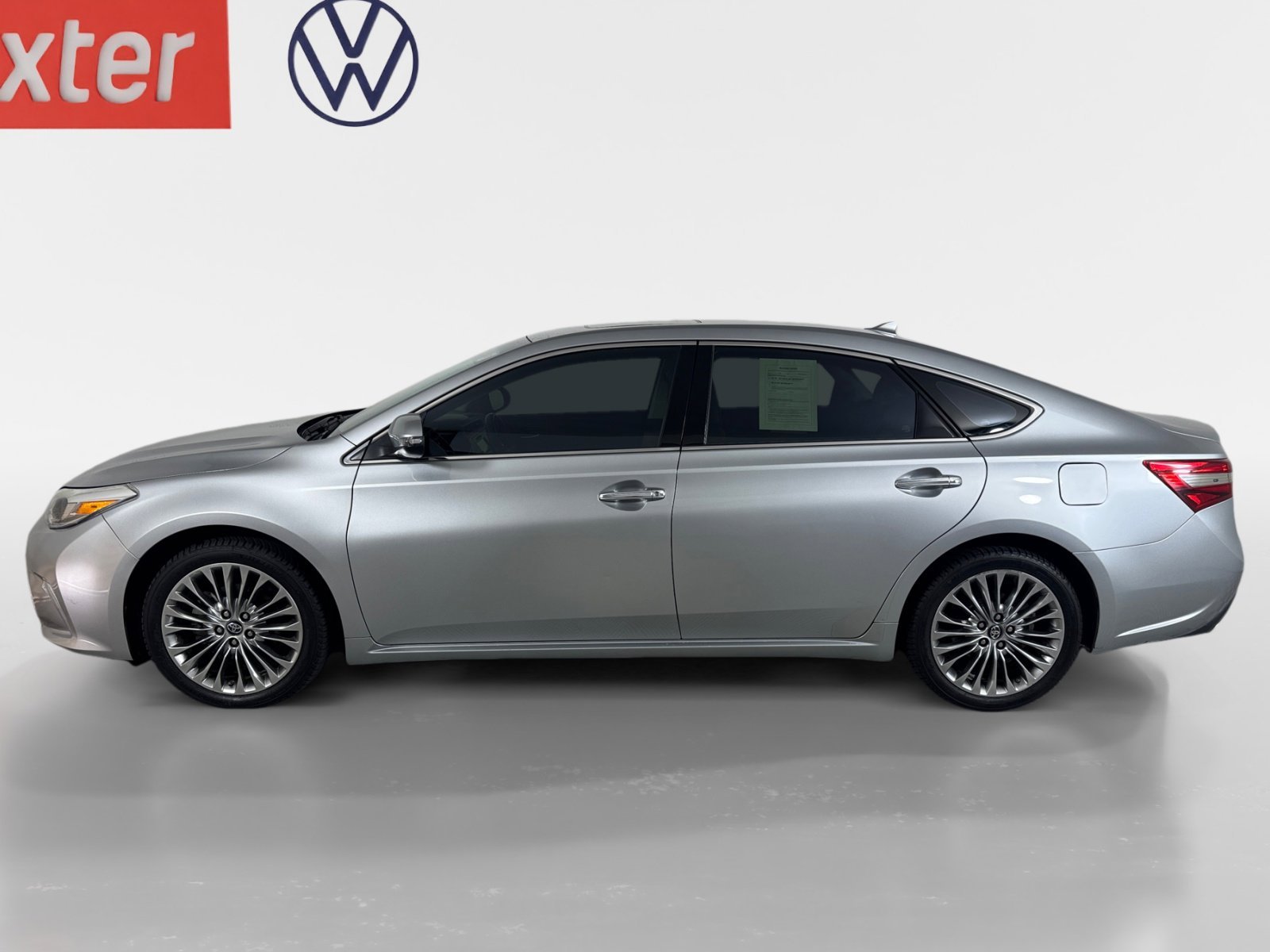 2016 Toyota Avalon Limited photo 2