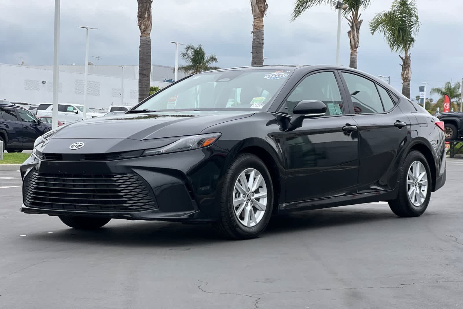 2025 Toyota Camry LE - Photo 8