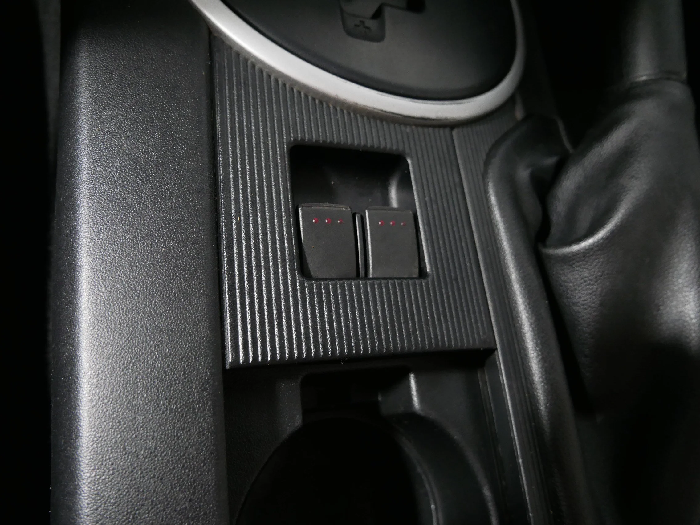 Used 2008 Brilliant Black Mazda Touring image 29