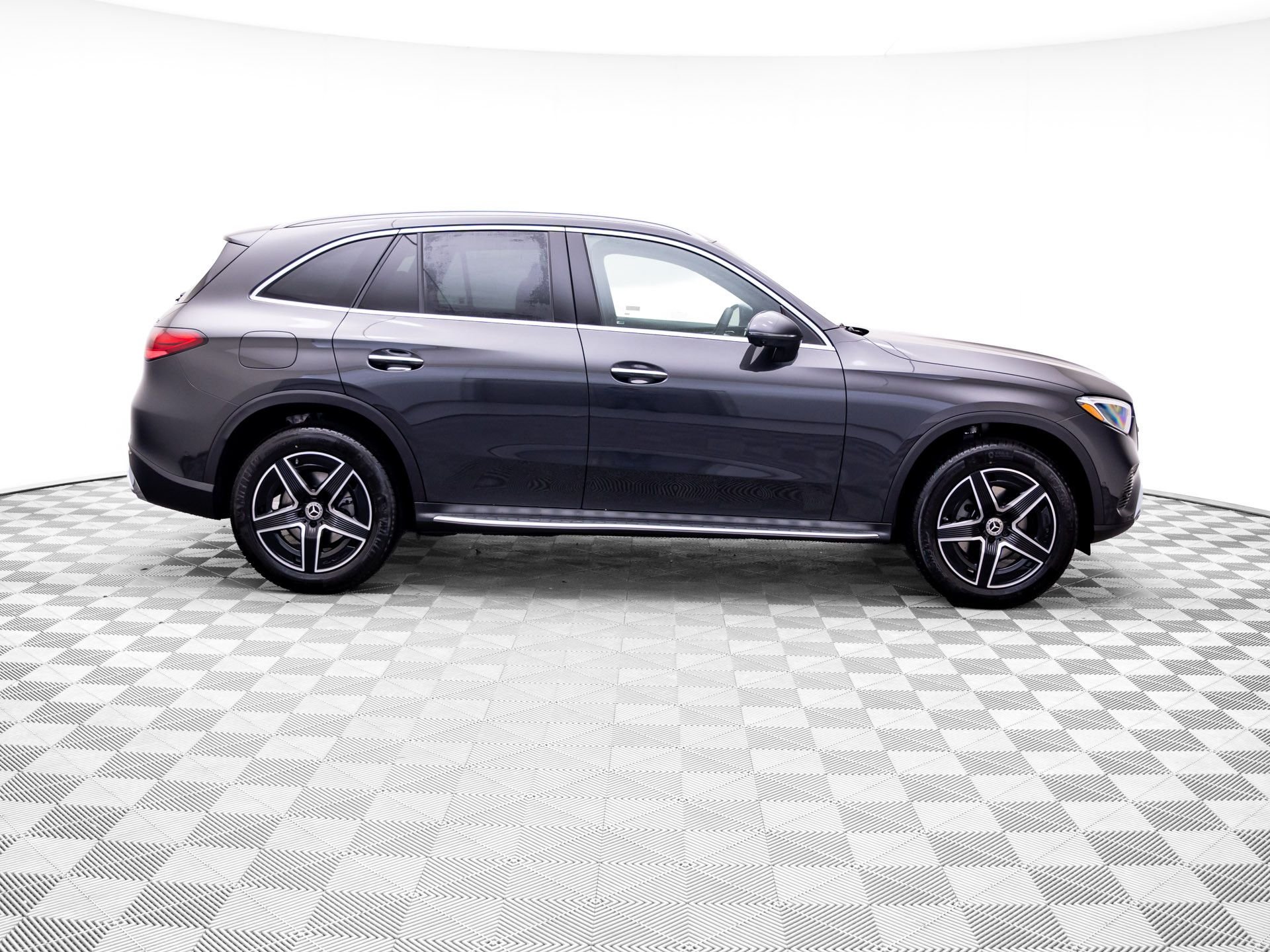 New 2027 Graphite Grey Metallic Mercedes-Benz GLC 300 image 6