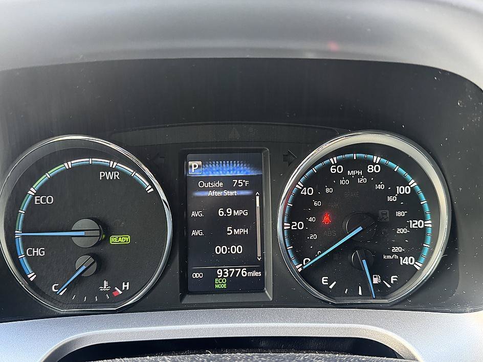 Used 2018 Super White Toyota Hybrid LE image 24
