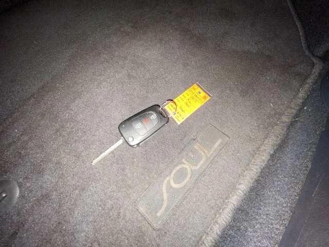 Used 2013 Gray Kia Base image 27