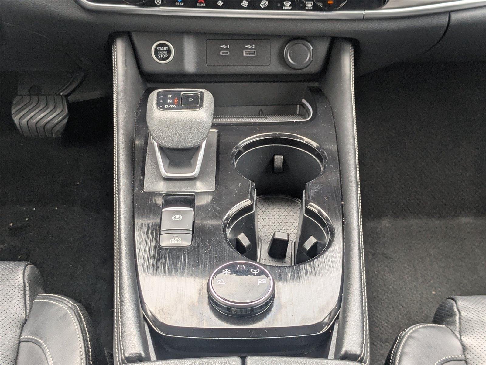 Used 2022 Brilliant Silver Metallic Nissan Platinum image 18