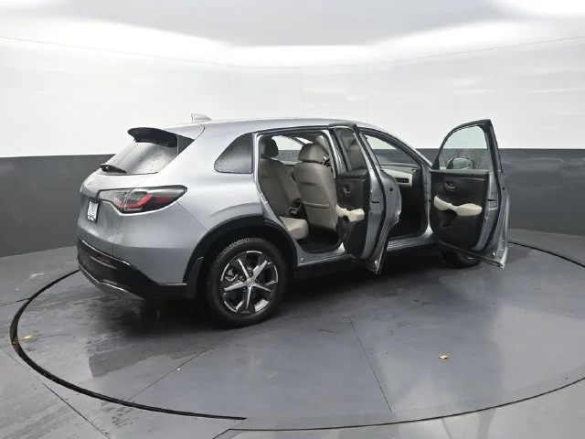 Used 2023 Silver Honda EX-L image 34