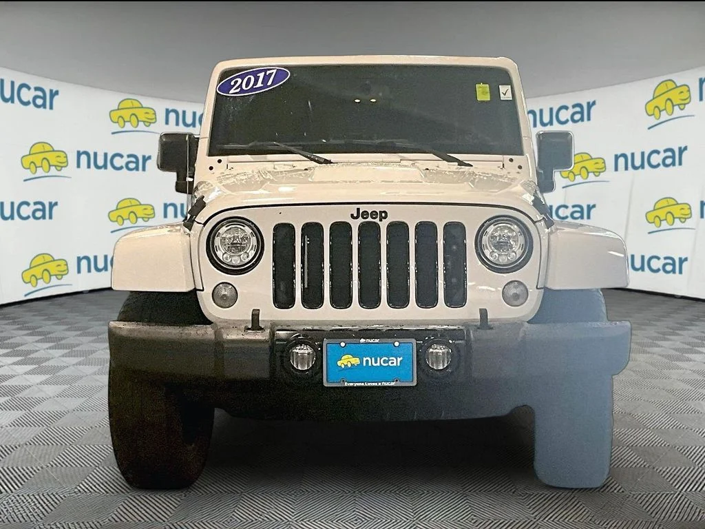 Used 2017 White Jeep Sahara image 2