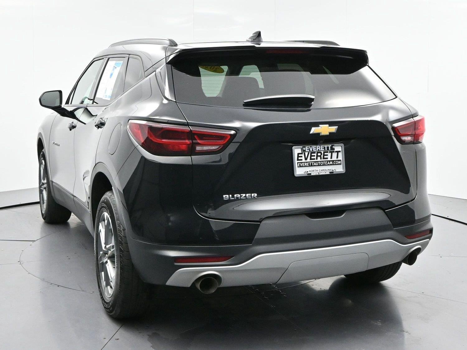 Used 2023 BLACK Chevrolet LT image 6