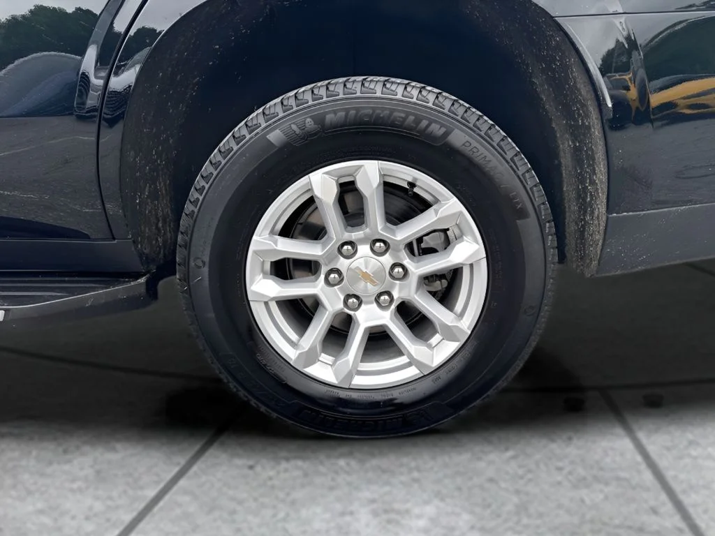 Used 2025 Black Chevrolet LT image 35
