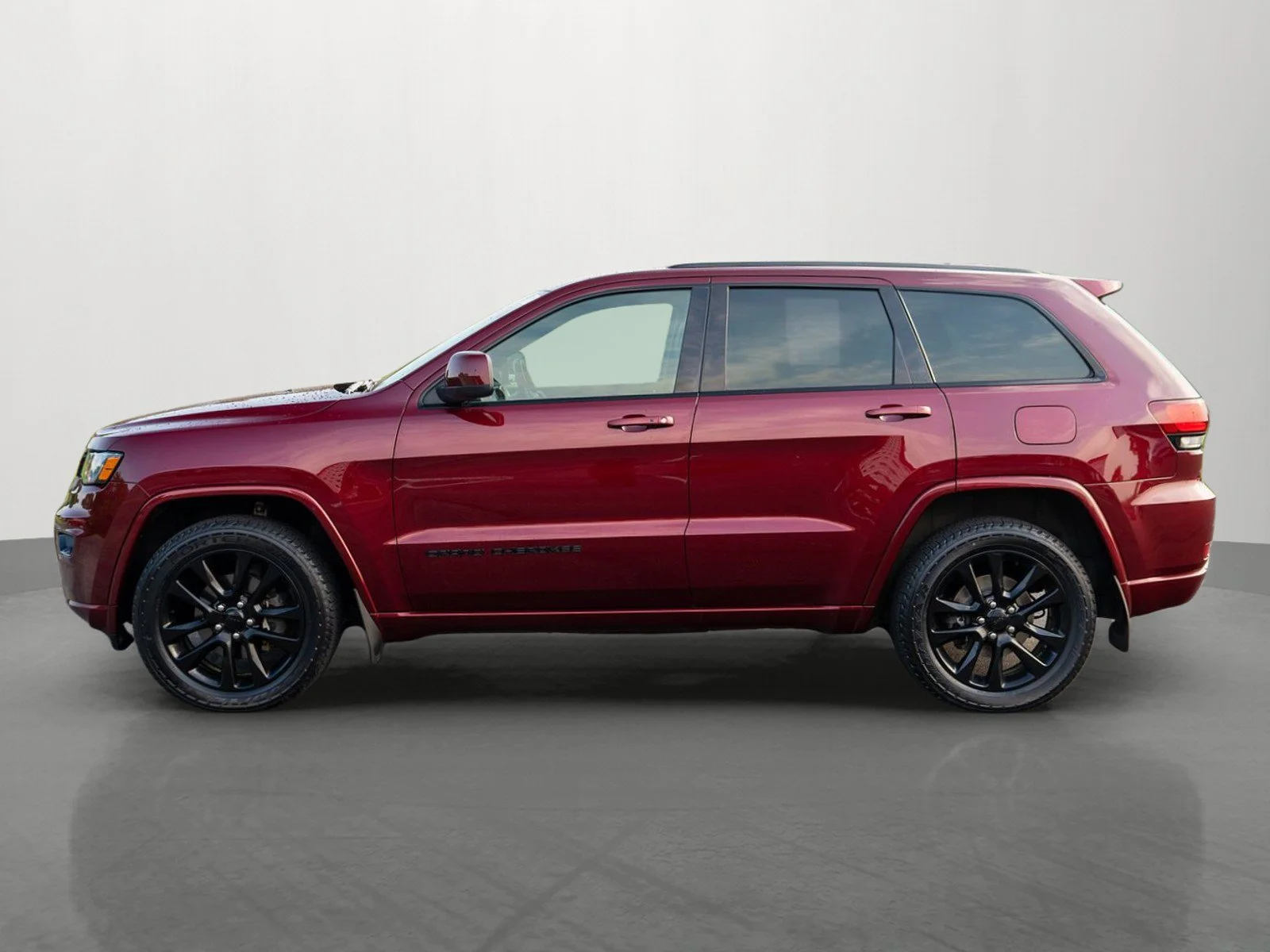 Used 2020 Velvet Red Pearlcoat Jeep Altitude image 4