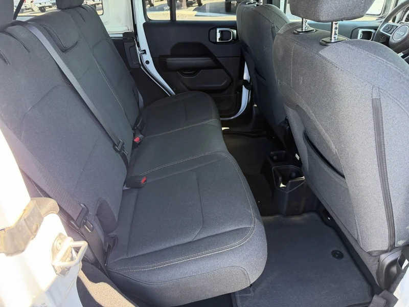 2025 Jeep Wrangler 4-Door Sahara - Photo 19