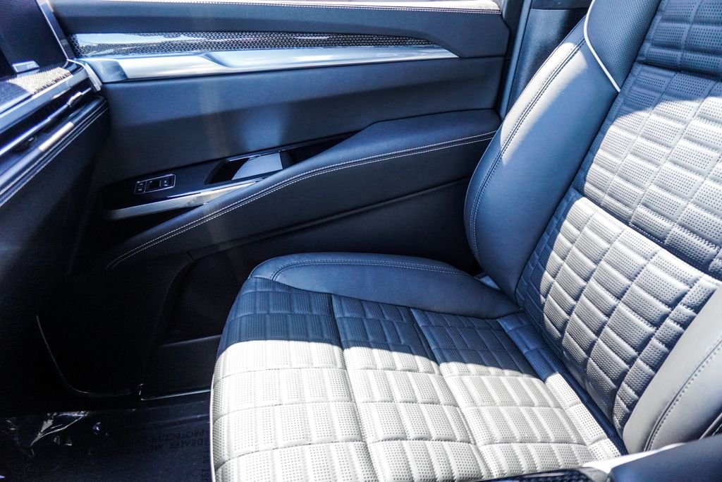 Used 2025 White Cadillac V-Series image 34