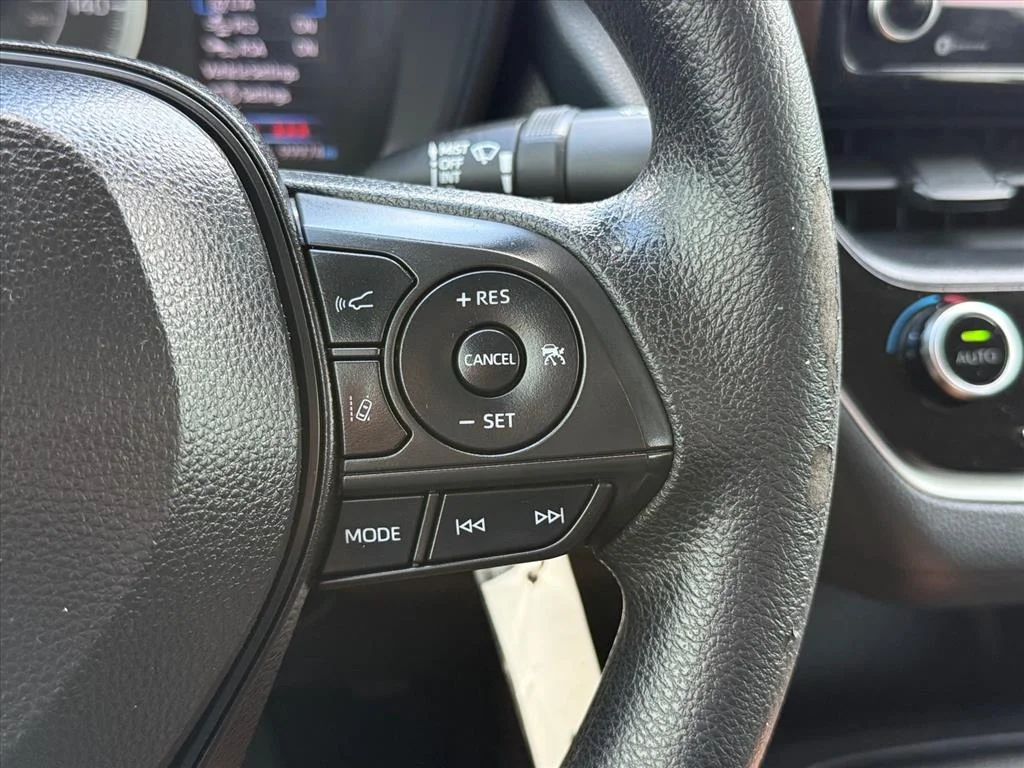 Used 2022 Red Toyota LE image 16