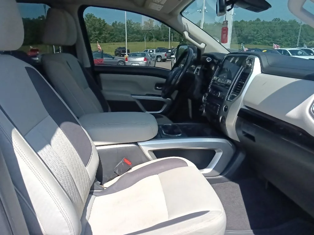 Used 2021 White Nissan SV image 33