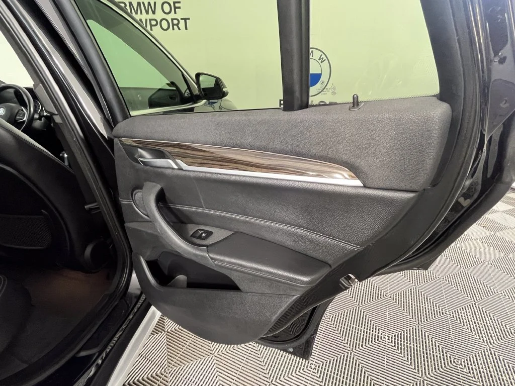 Used 2017 Black BMW xDrive28i image 19