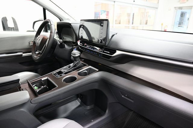2023 Toyota Sienna XLE - Photo 15