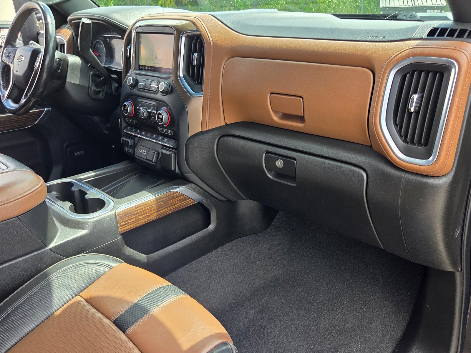 Used 2022 Mosaic Black Metallic Chevrolet High Country image 18
