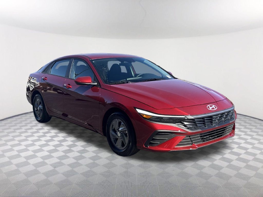 Used 2025 Red Hyundai SE image 3