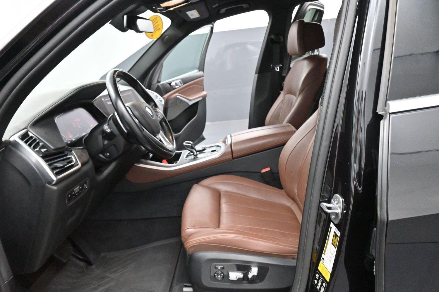 Used 2019 Black Sapphire Metallic BMW xDrive40i image 14