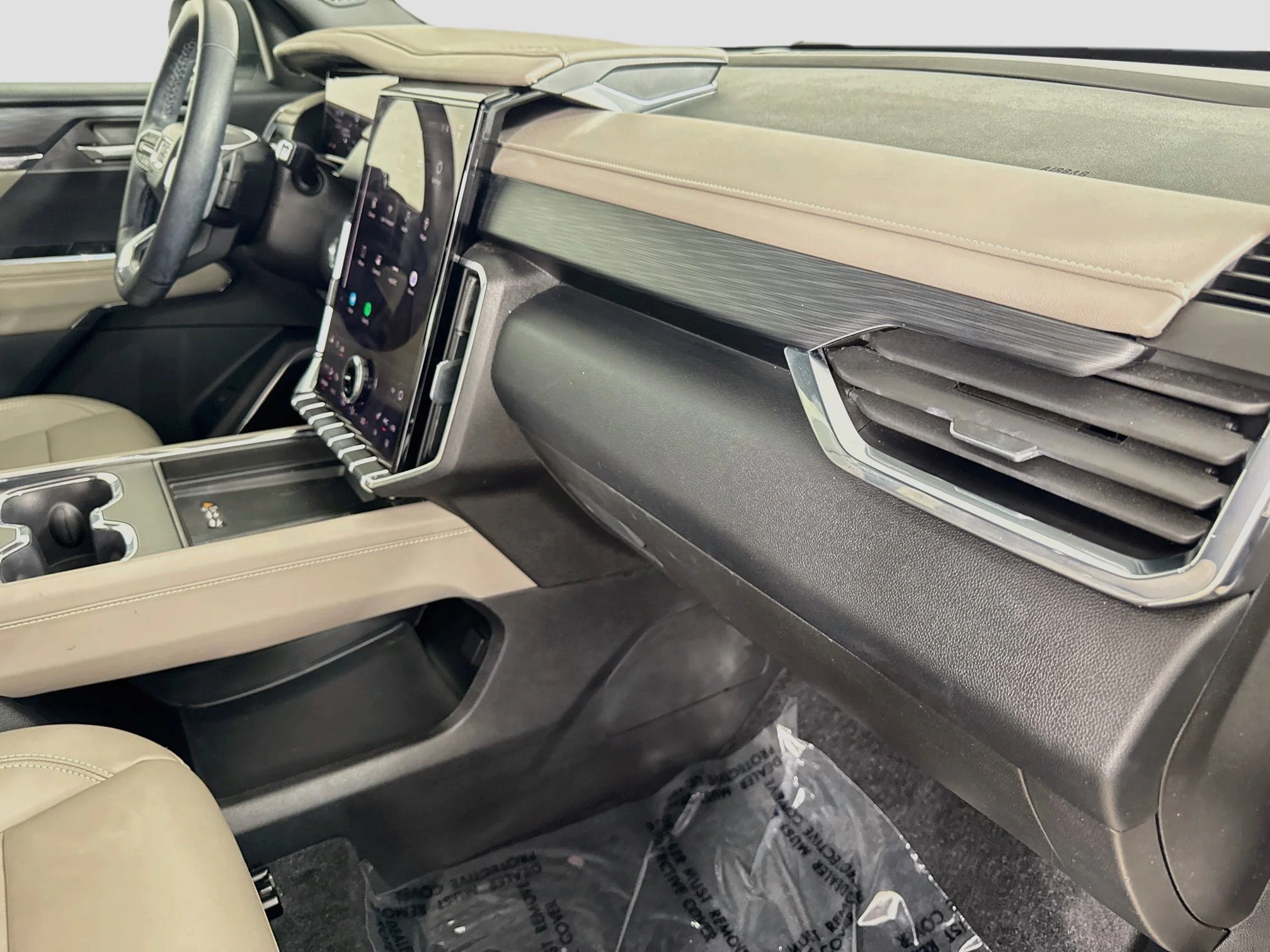 Used 2024 Summit White GMC Elevation image 32