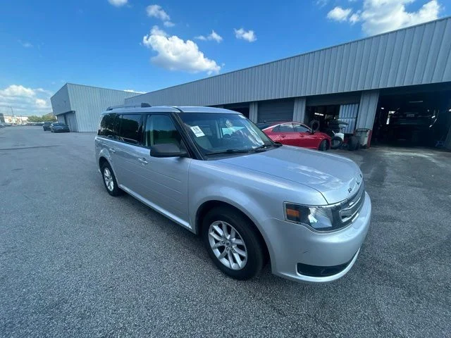 Used 2019 Silver Ford SE image 1