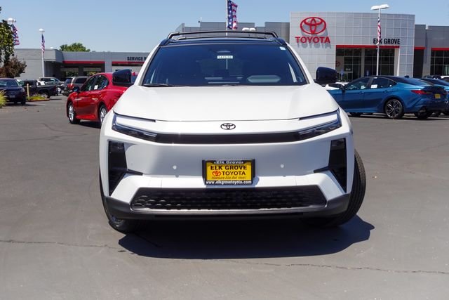 New 2026 Wind Chill Pearl <sup>1</sup> Toyota  XSE image 3