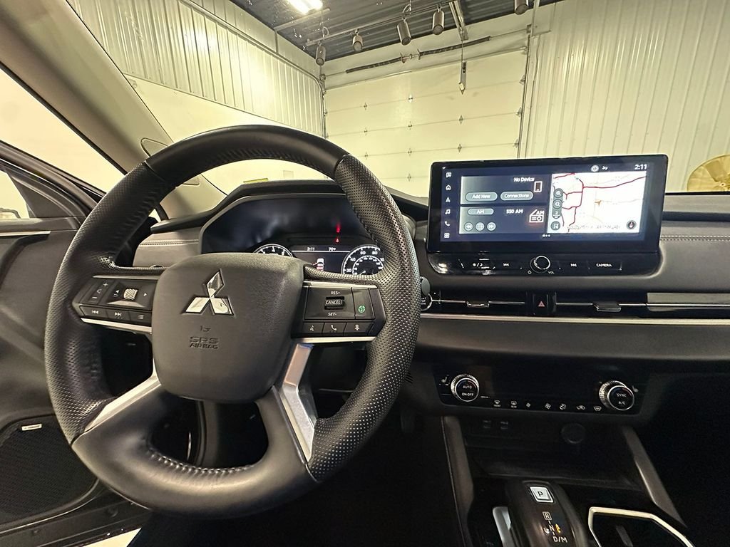 Used 2025 Silver Mitsubishi  image 39