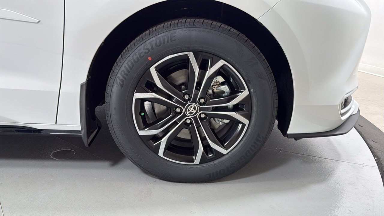 New 2026 Wind Chill Pearl <sup>1</sup> Toyota  Platinum image 22