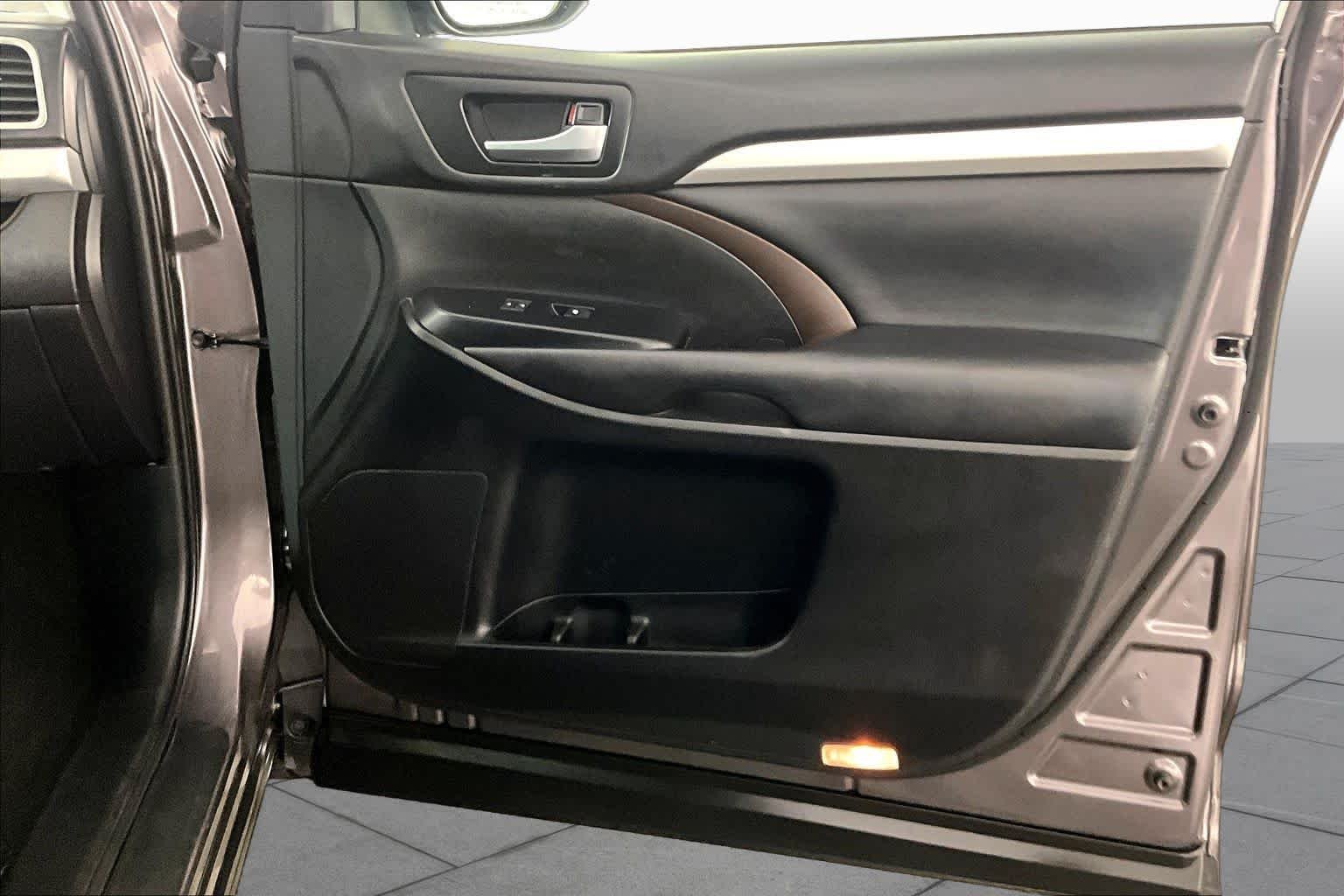 2019 Toyota Highlander XLE - Photo 22