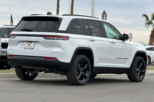 New 2026 Bright White Clear-Coat Exterior Paint Jeep Limited image 3