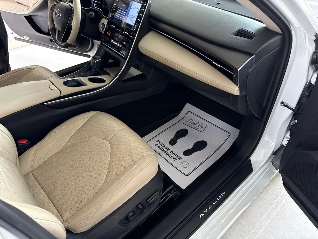 Used 2020 Pearl Toyota Limited image 29