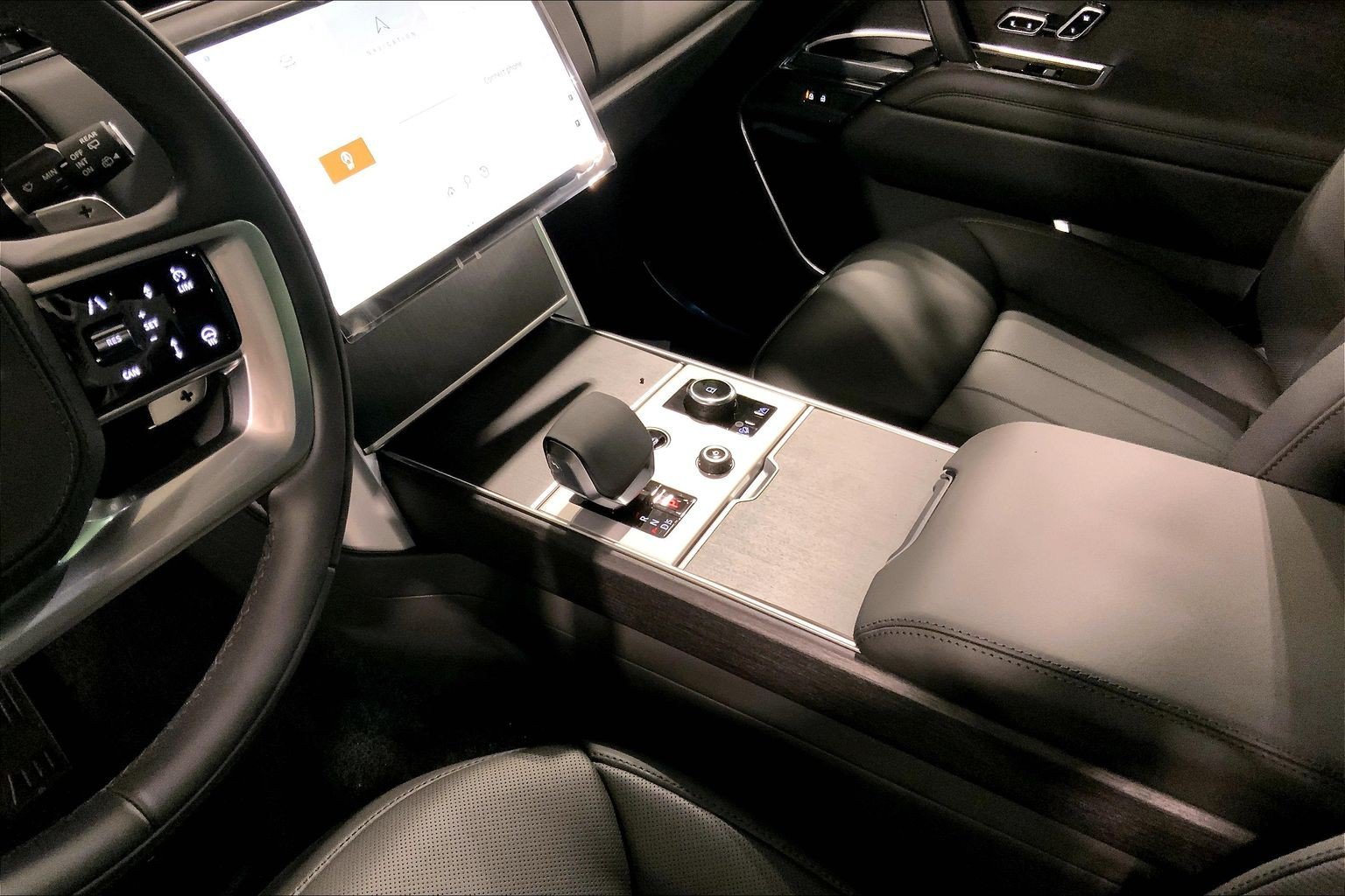New 2027 Carpathian Grey Land Rover SE image 7