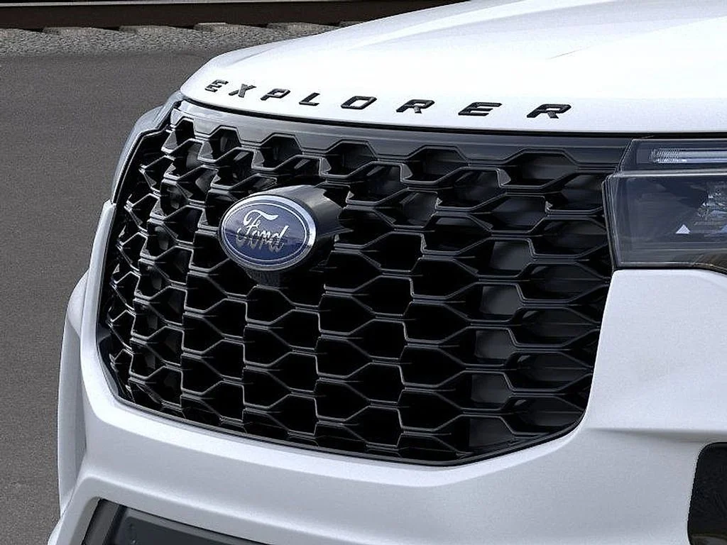 New 2026 Star White Metallic Tri-Coat Ford ST-Line image 17