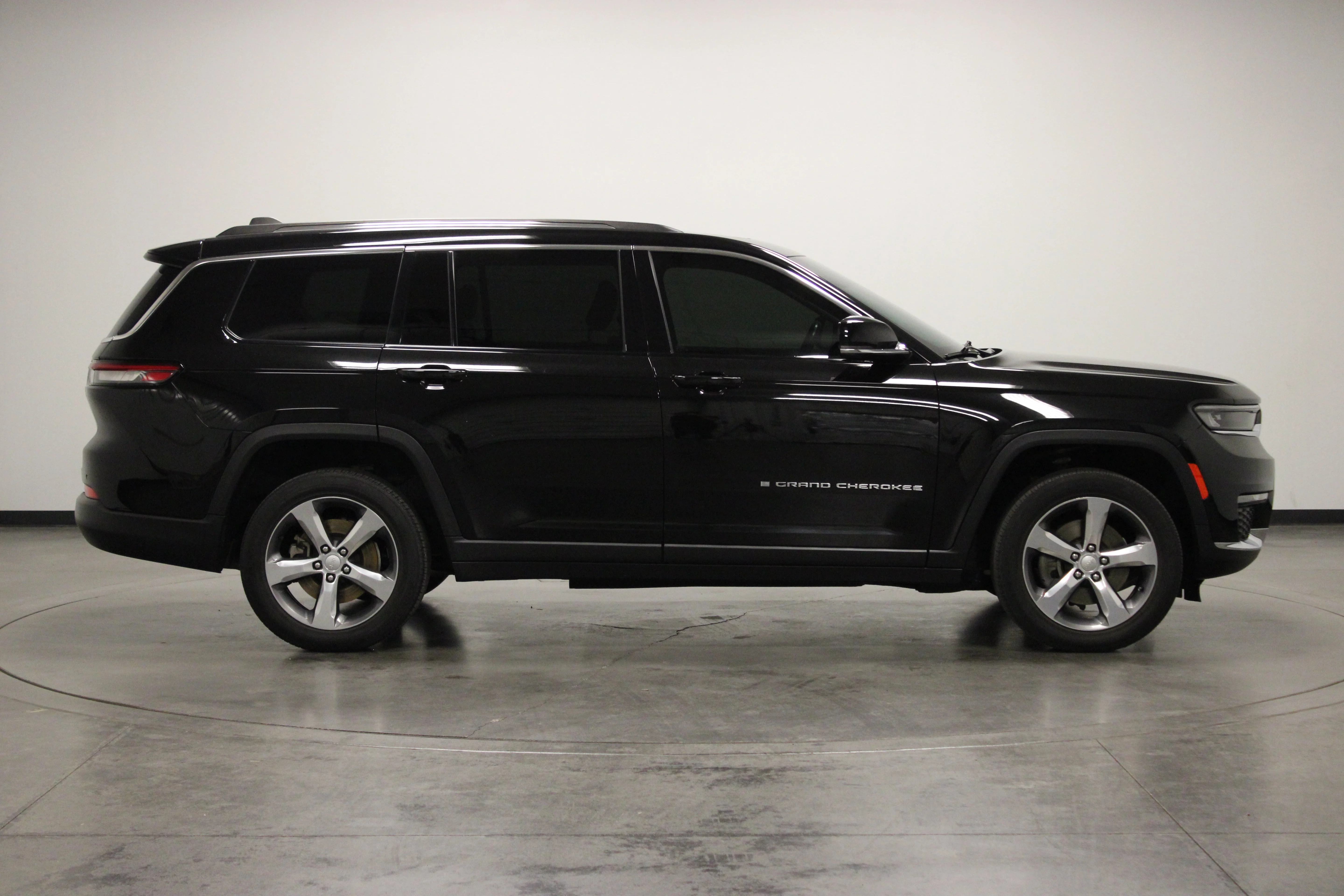 Used 2021 Diamond Black Crystal Pearlcoat Jeep Limited image 9