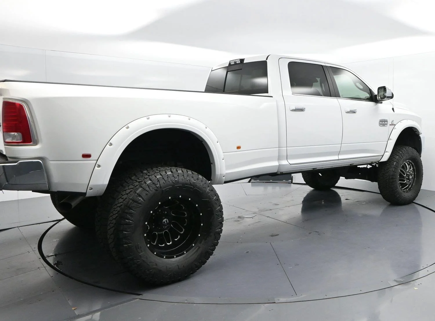 Used 2018 Bright White Clearcoat Ram Laramie Longhorn image 7