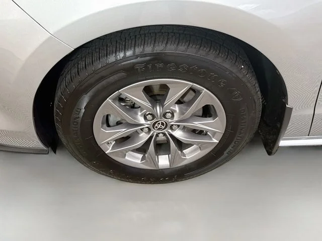 Used 2021 Silver Toyota XLE image 33