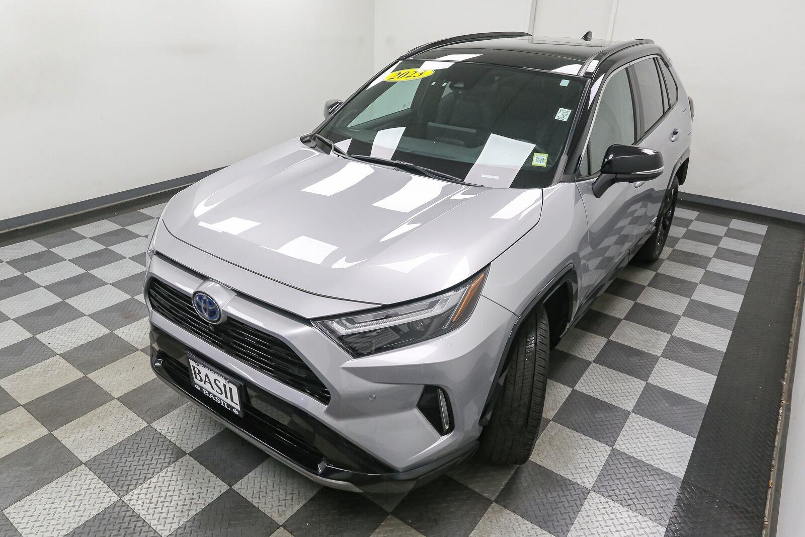 Used 2023 Silver Sky Metallic w/Midnight Black Metallic Roof Toyota XSE image 6