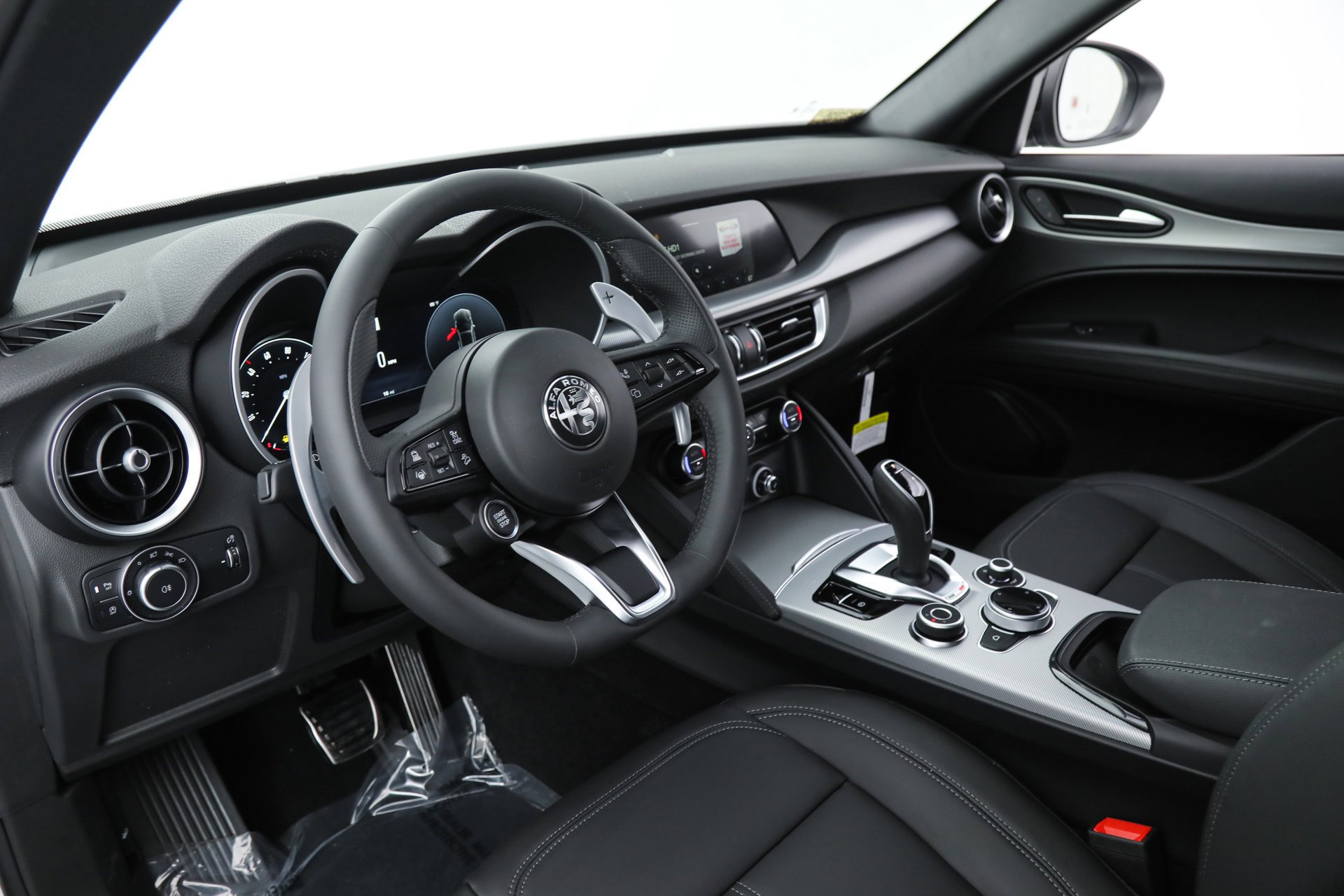 2025 Alfa Romeo Stelvio Base - Photo 18