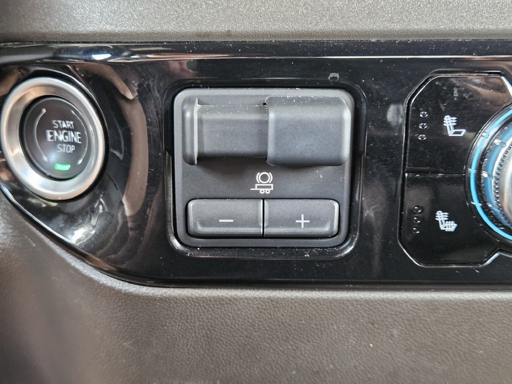 Used 2025 White GMC SLT image 19