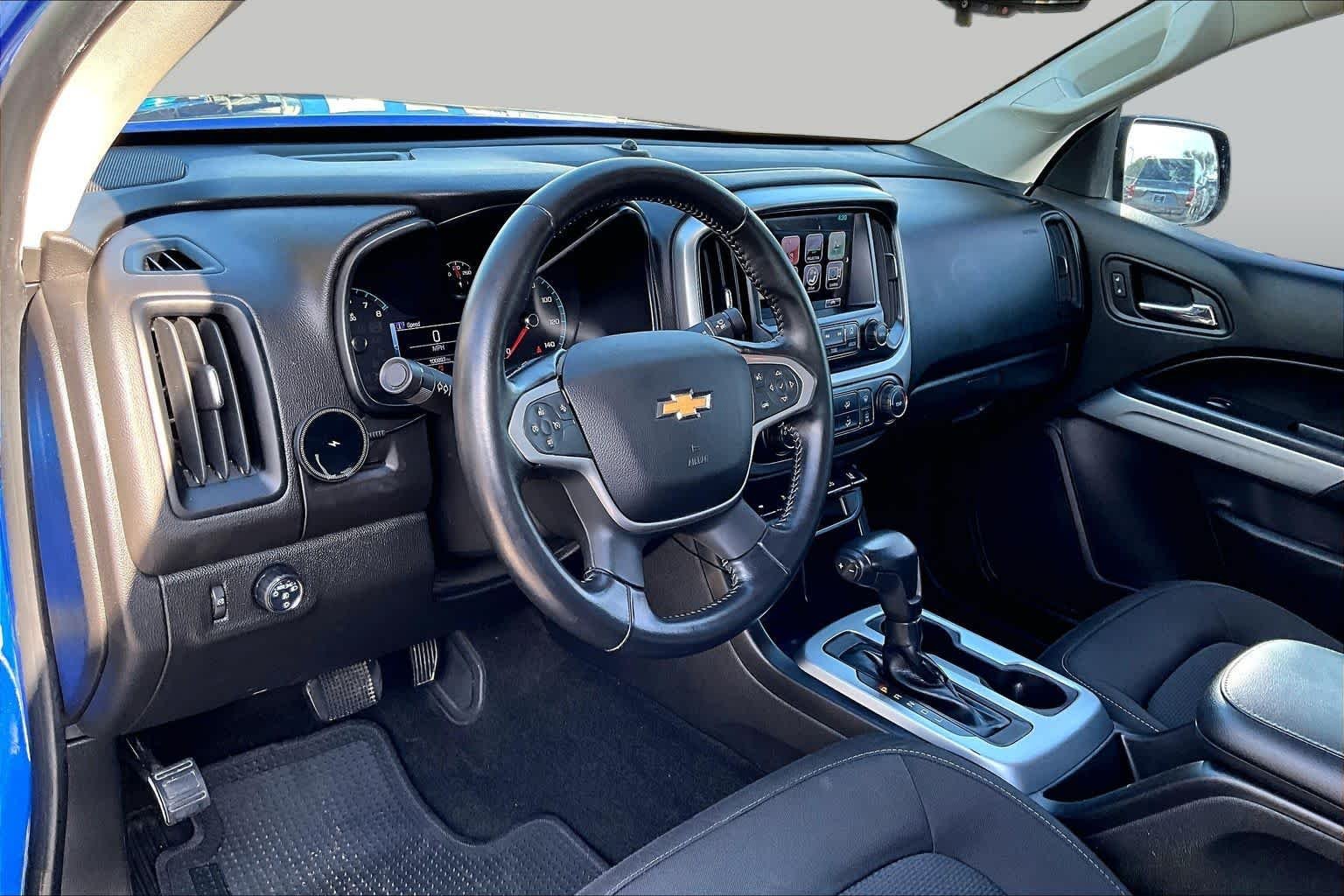 Used 2018 Kinetic Blue Chevrolet 2WD LT image 20