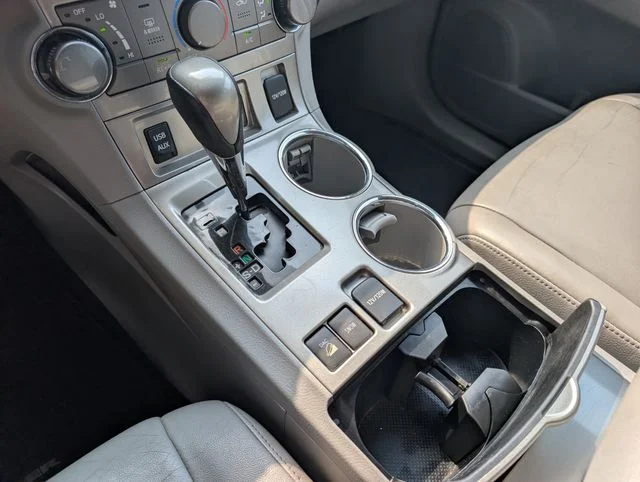 Used 2013 Black Toyota SE image 19