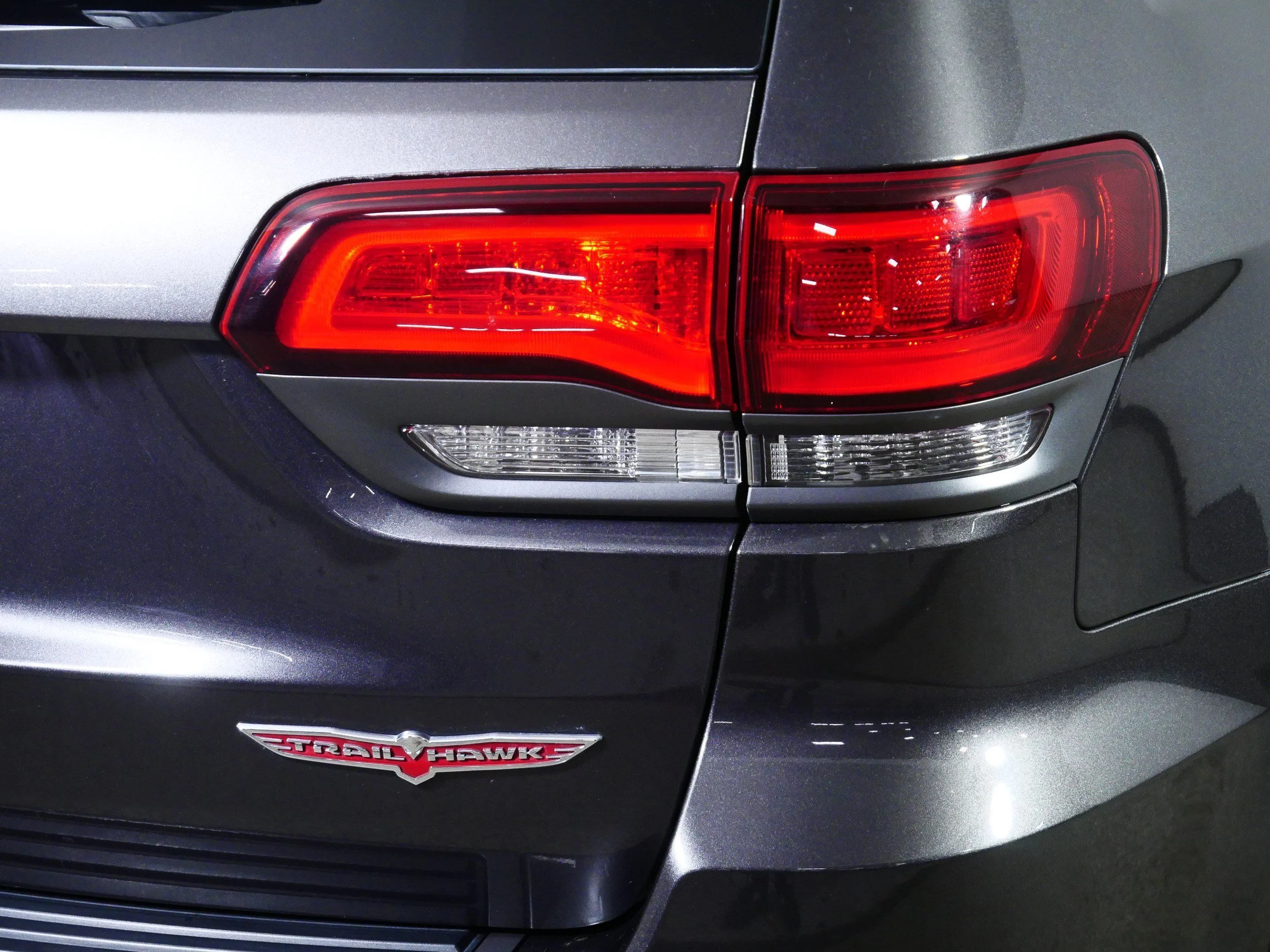 Used 2018 Granite Crystal Metallic Clearcoat Jeep Trailhawk image 17