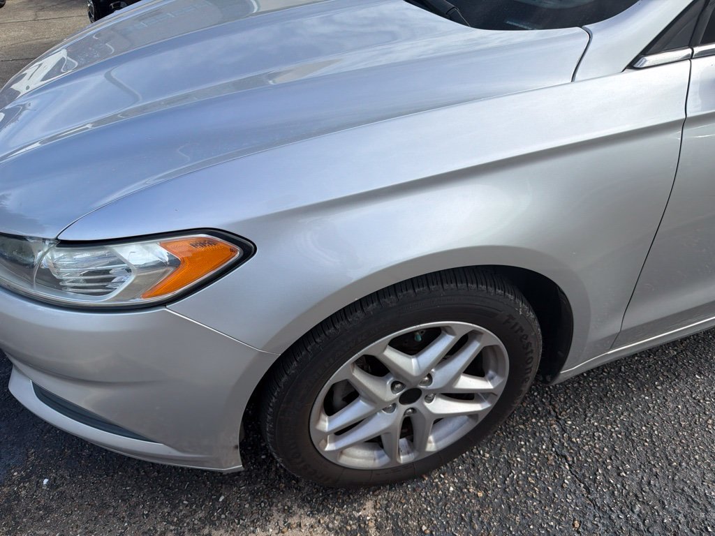 Used 2013 Silver Ford SE image 2