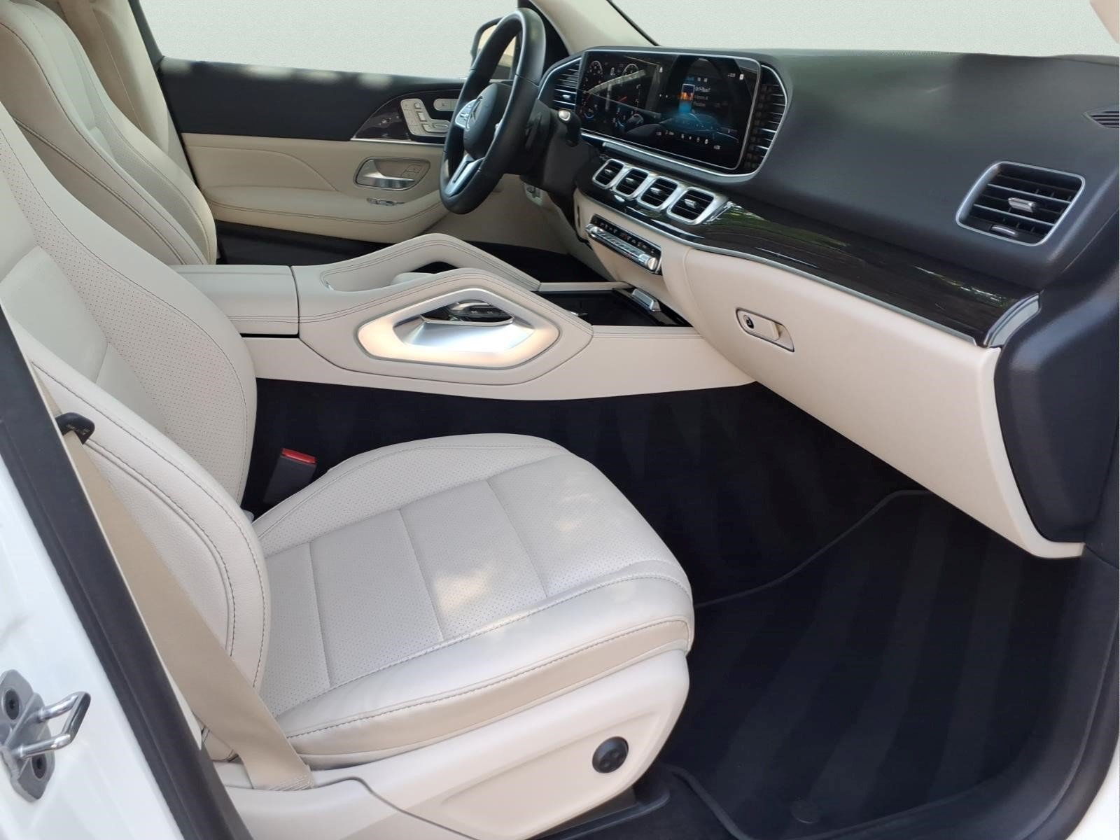 Certified Used 2022 Polar White Mercedes-Benz GLE 350 4MATIC® SUV image 30