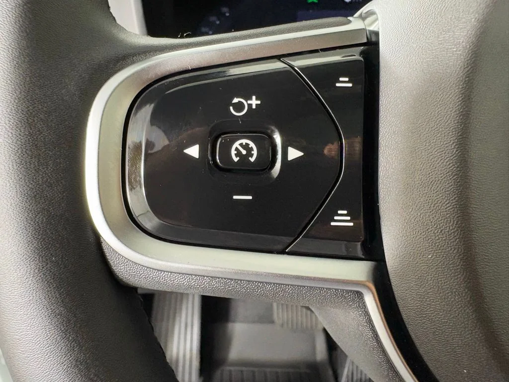 2026 Volvo XC60 Plus - Photo 23