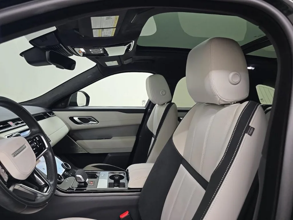 Used 2023 Black Land Rover R-Dynamic S image 8