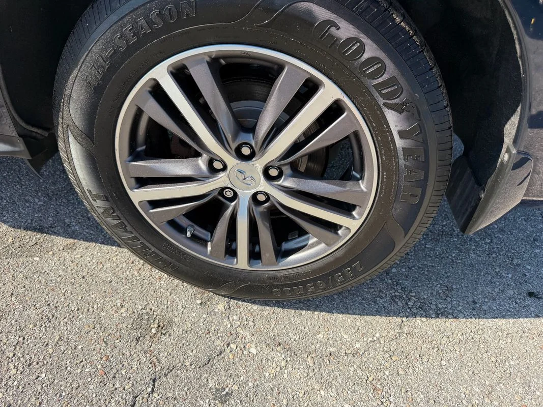 Used 2019  INFINITI LUXE image 13