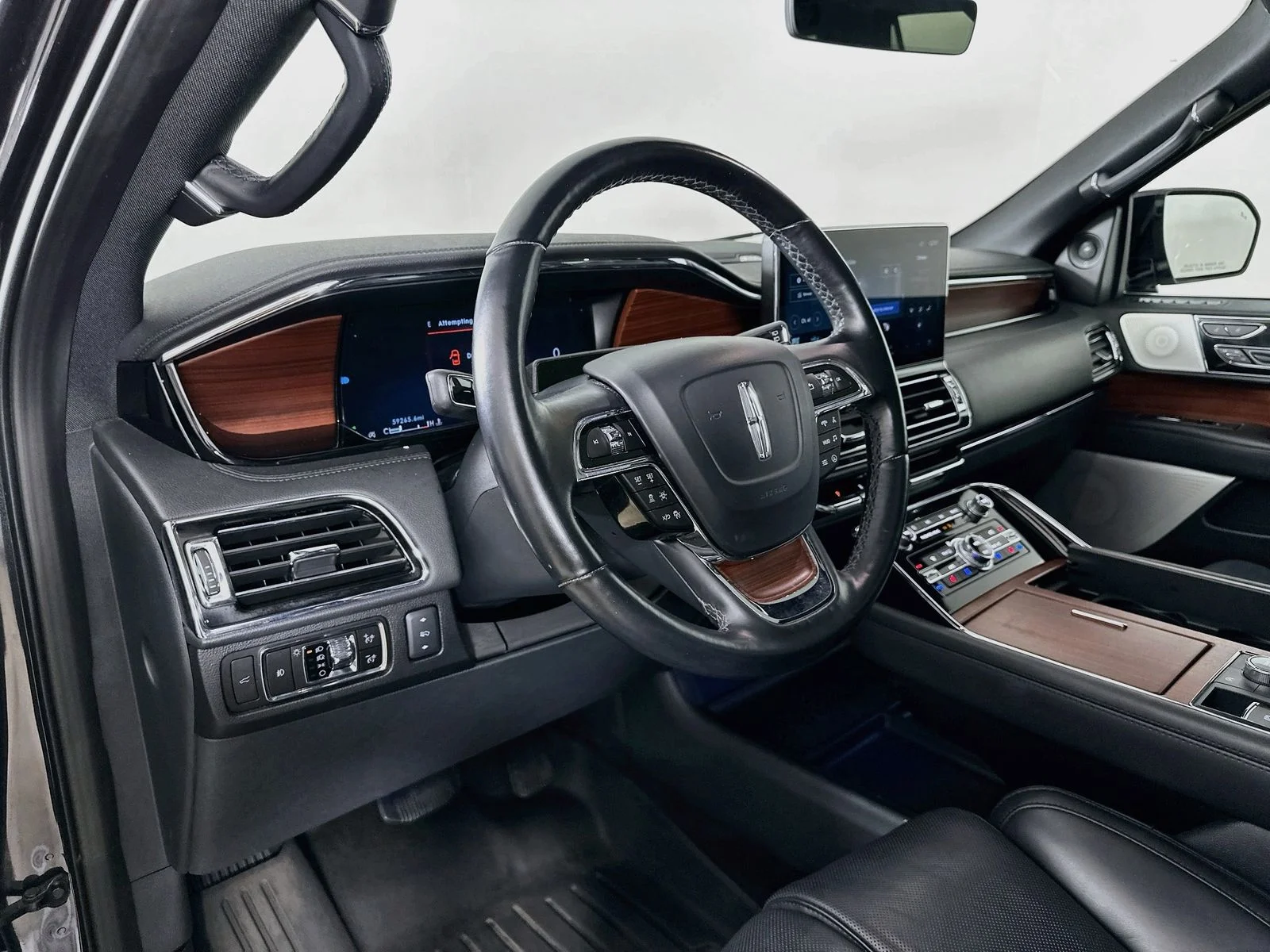 Used 2023 Gray Lincoln  image 33
