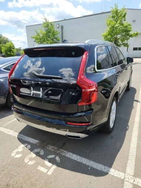Used 2020 Black Volvo T6 Momentum image 3