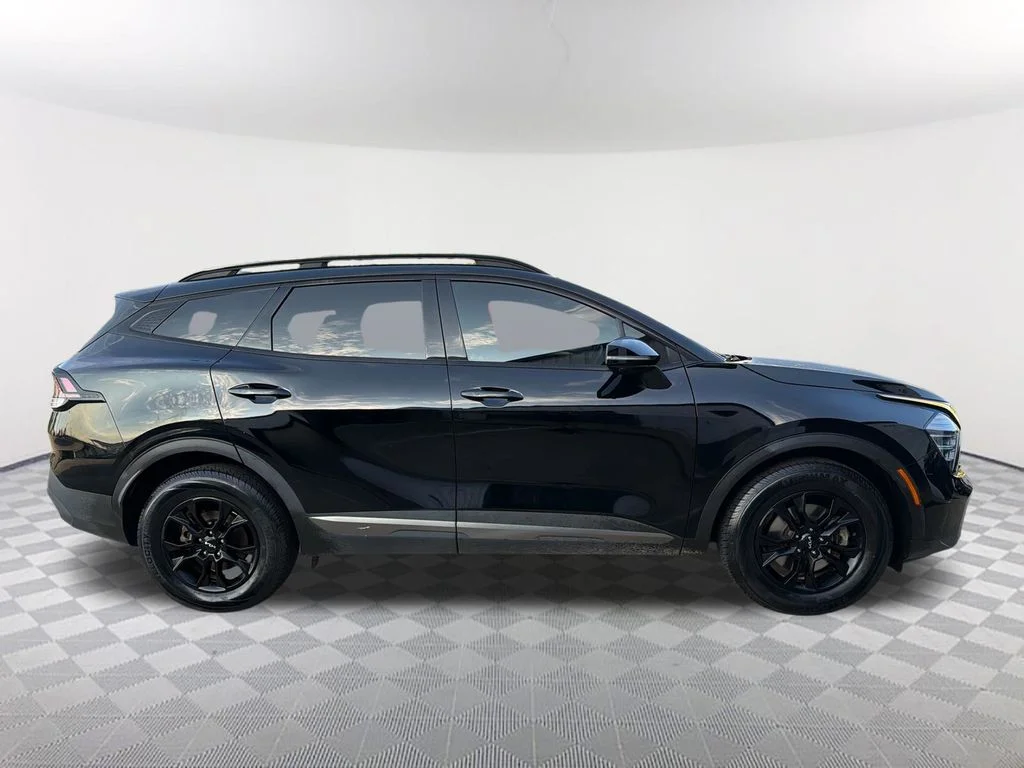 Used 2023 Black Kia X-Pro Prestige image 4
