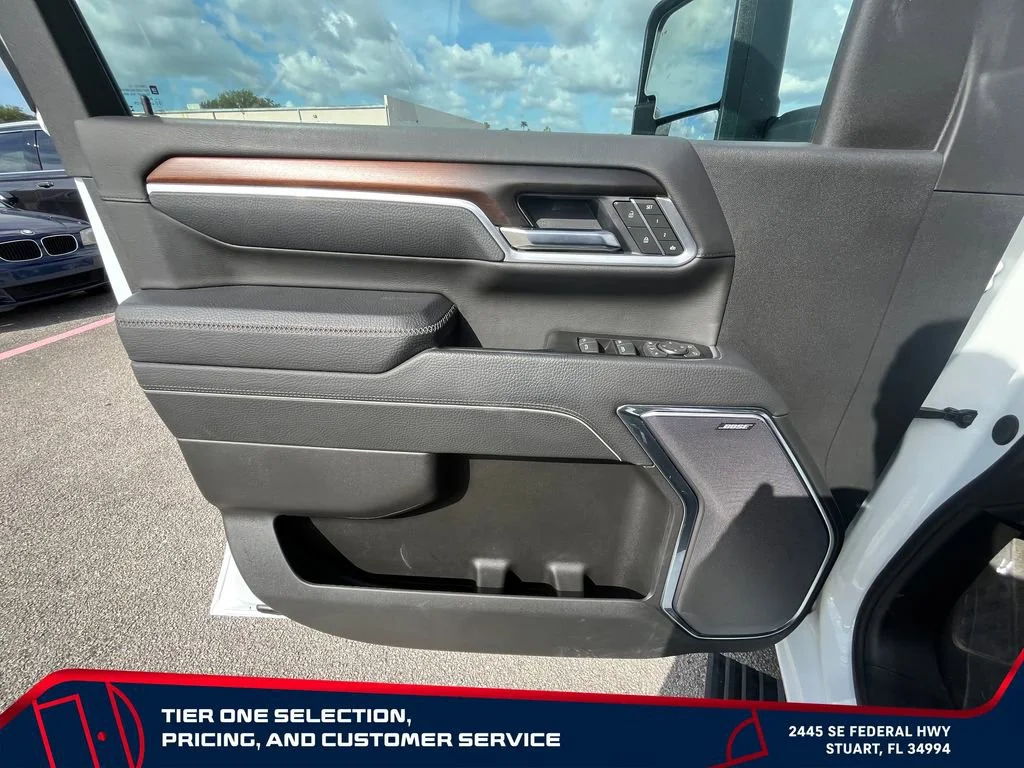 Used 2025 Summit White GMC Denali image 23
