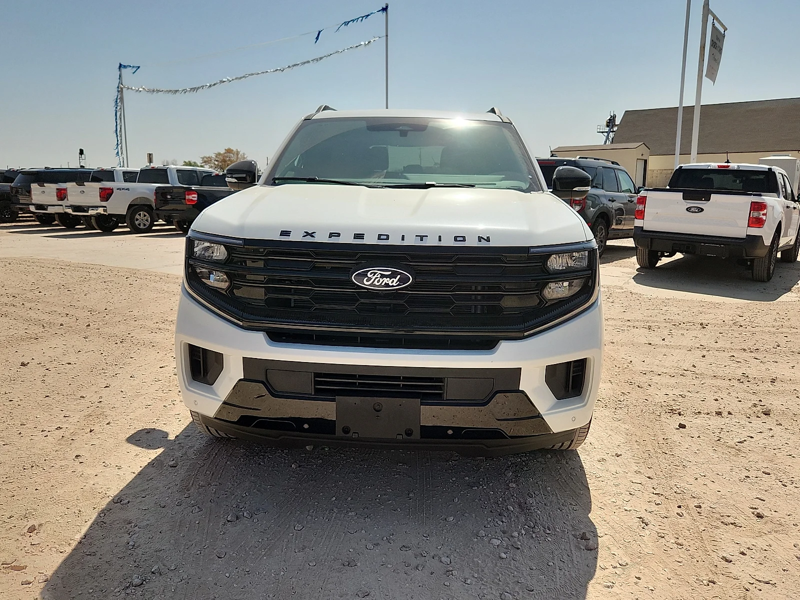 New 2027 Star White Metallic Tri-Coat Ford Platinum image 2